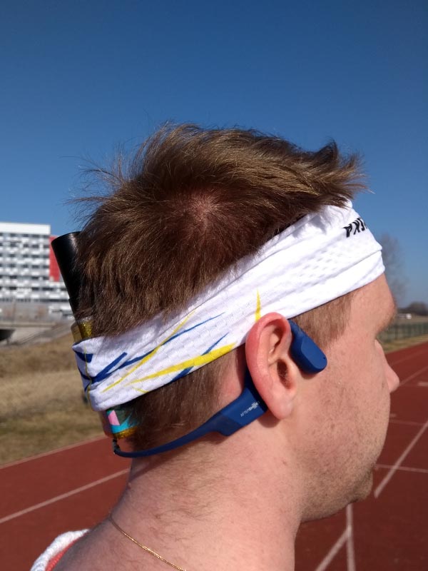 Den blinde motionären Johan Pettersson testade digital ledsagning på löparbana genom Nordic Evolutions GPS-baserade digitala ledsagare.