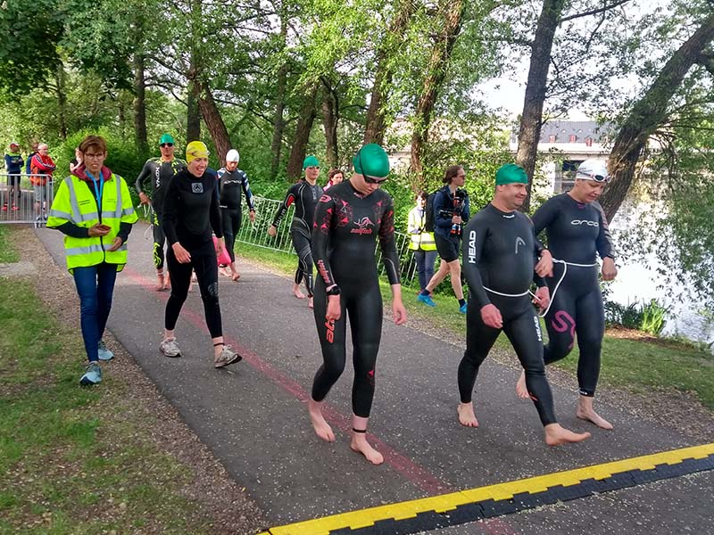 Visually impaired athletes swimming with digital guide system for triathlon