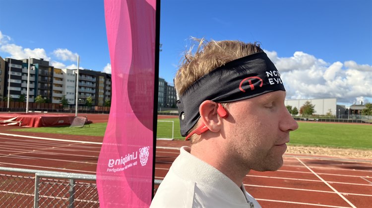 Blind Johan Pettersson runs without companion through digitl guidance